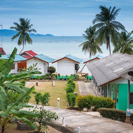 One More Night Beach Resort Baan Khai Buitenkant foto